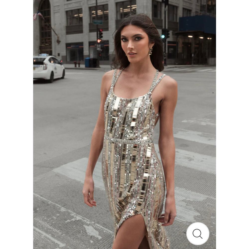 Mac Duggal Bead-Embellished Detail Halter Neck Gown Gold/ Silver Size 14 NWT - Picture 8 of 12